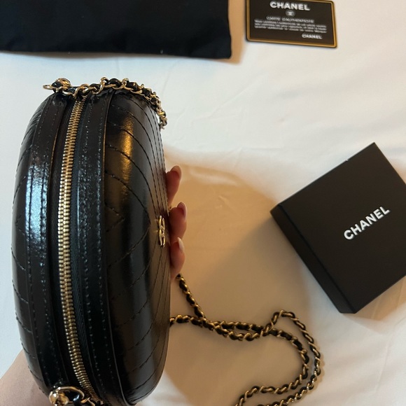 Chanel Limited round vanity 20C - Picture 6 of 9